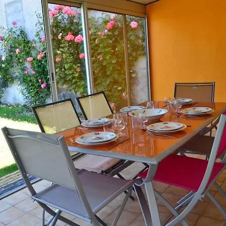Charentais Renove, Vue Vignobles, Proche Angouleme - Fr-1-653-90 Holiday home Champagne-de-Blanzac