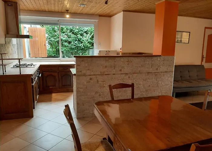 Charentais Rénové, Vue Vignobles, Proche Angoulême - Fr-1-653-90